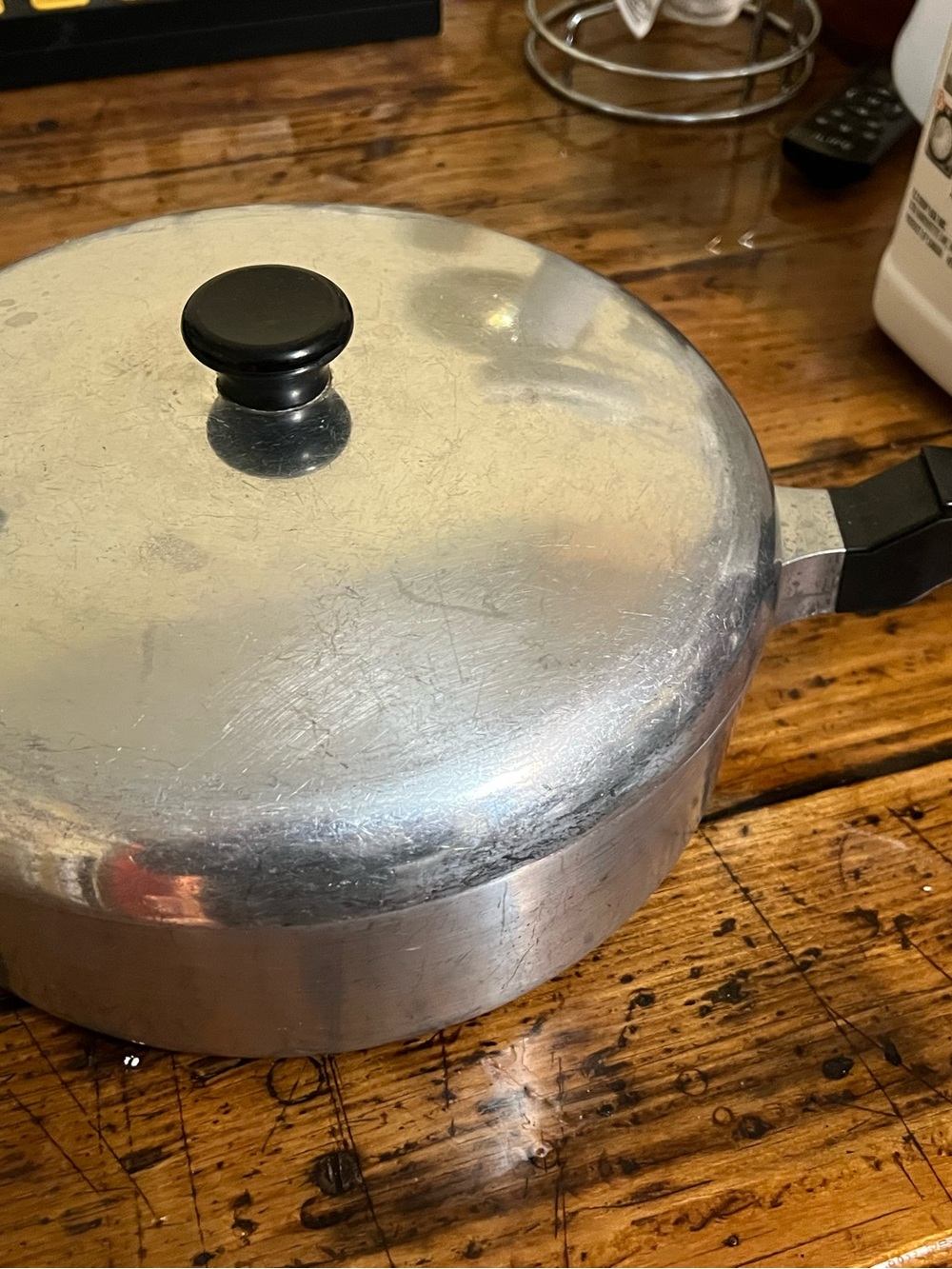 Aluminum Covered Fry Pan with Black Knob and Handle